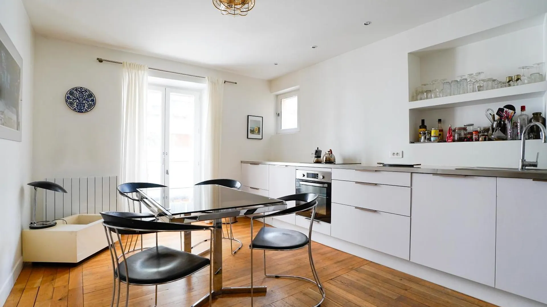 Chic Apartment With Private Terrace París 0*,  Francia