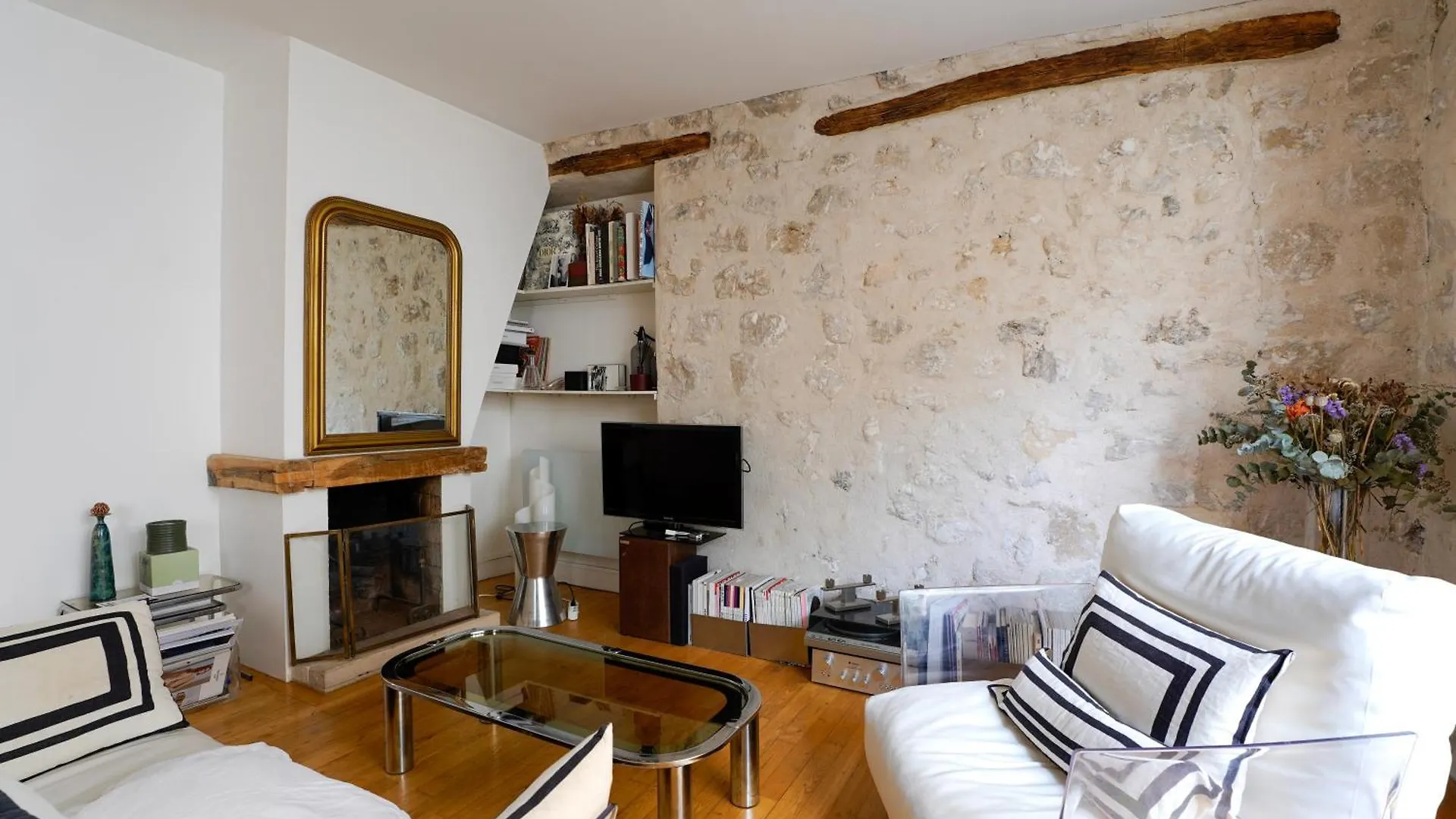 Chic Apartment With Private Terrace París