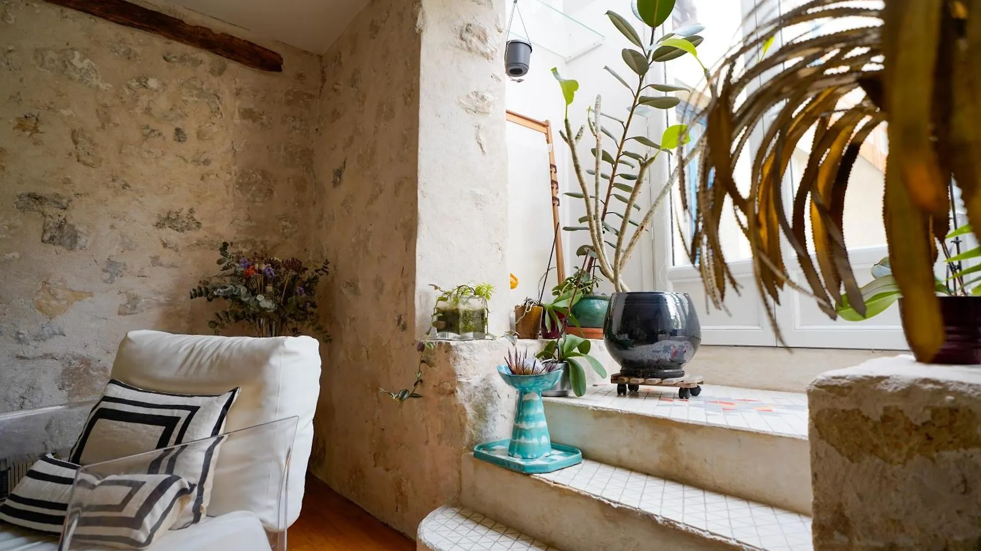 Chic Apartment With Private Terrace Paris