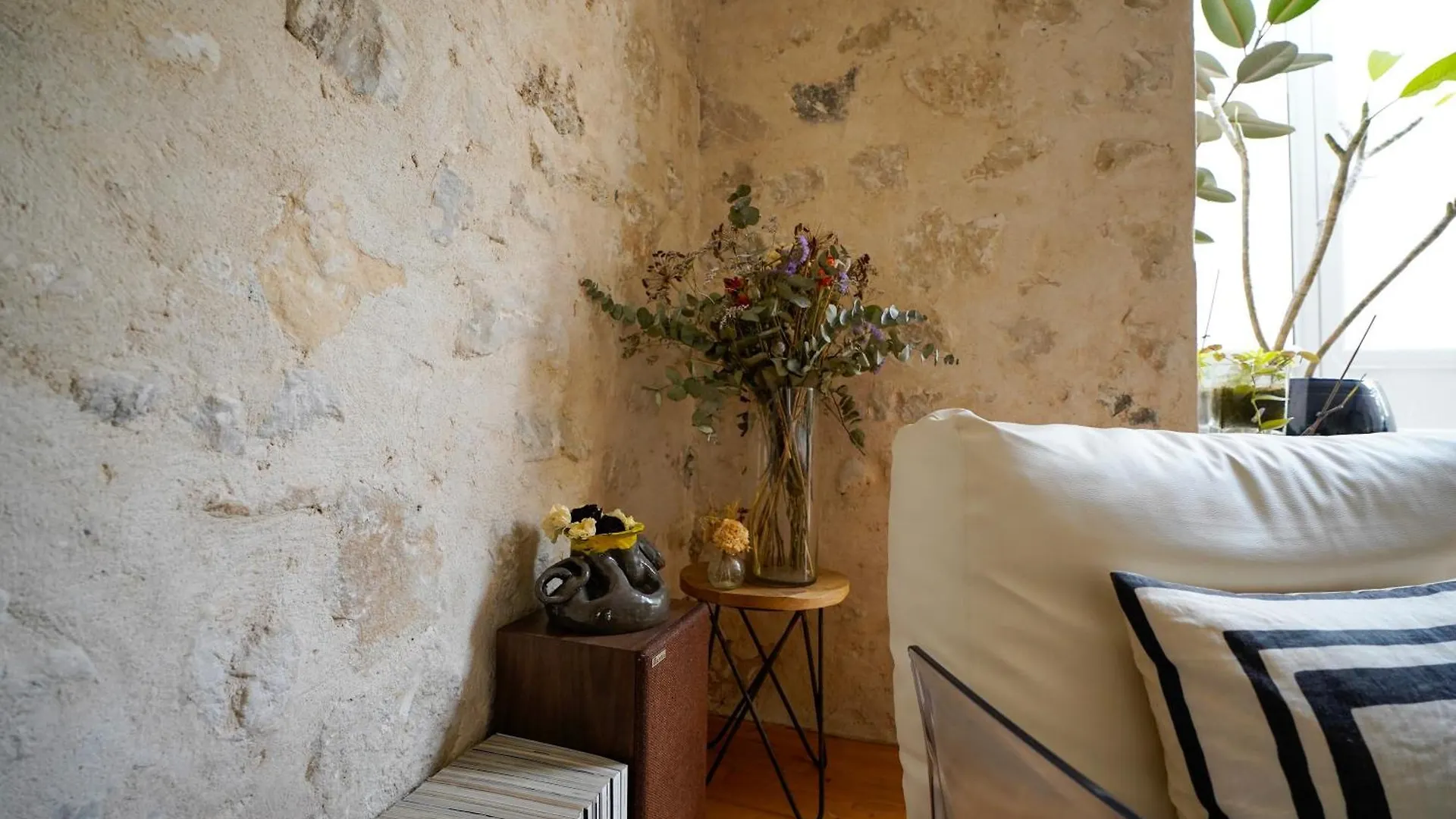Chic Apartment With Private Terrace Paris