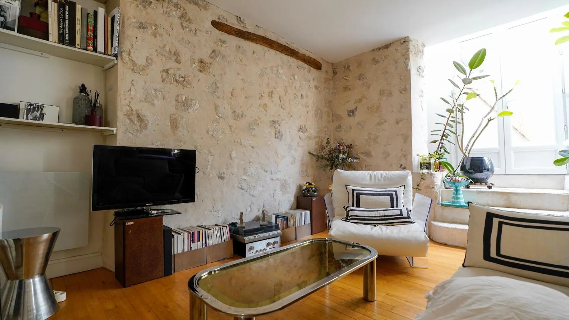 Chic Apartment With Private Terrace Paris France